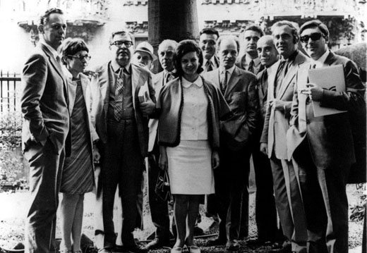 Pagina 101 Presentazione a Milano, presso la Galleria La Spiga. di una monografia dedicata ad Argenore Fabbri, 1967. Da sinistra: Franco Russoli, ?, Mario De Micheli, Architetto Rogers, Arturo Carmassi, Signora Polver, Bruno Polver, Argenore Fabbri, 